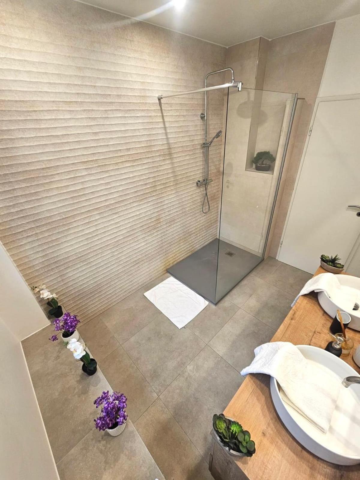Living Stylish 2br And Free Parking Appartamento
